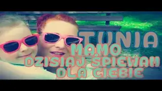 Kadr z teledysku Mamo, dzisiaj śpiewam dla Ciebie